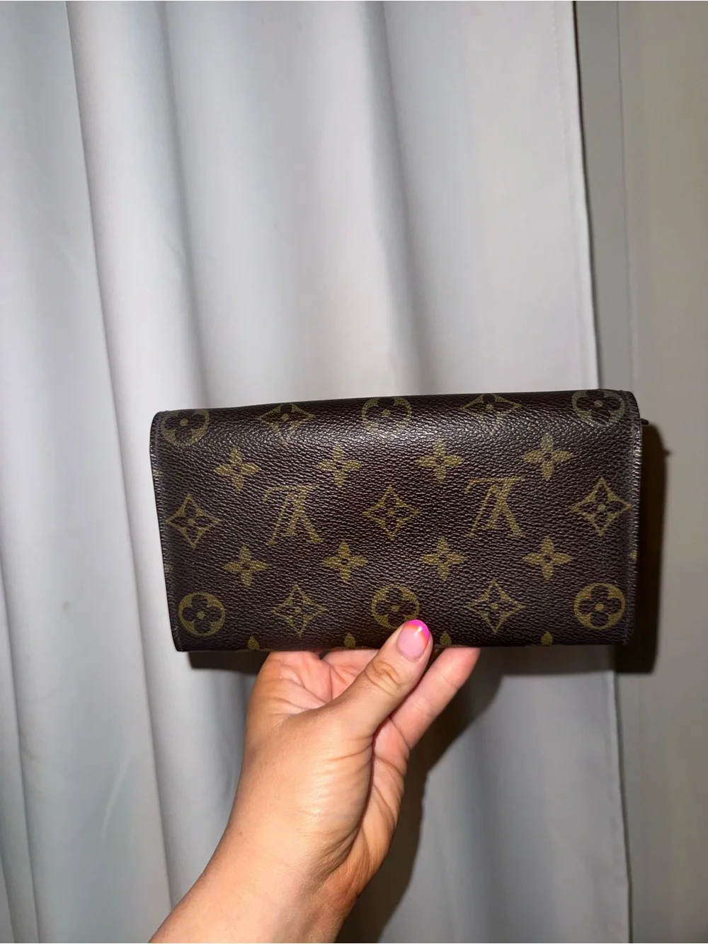 Louis Vuitton Sarah Wallet in the classic Monogram Canvas - Picture 3 of 11